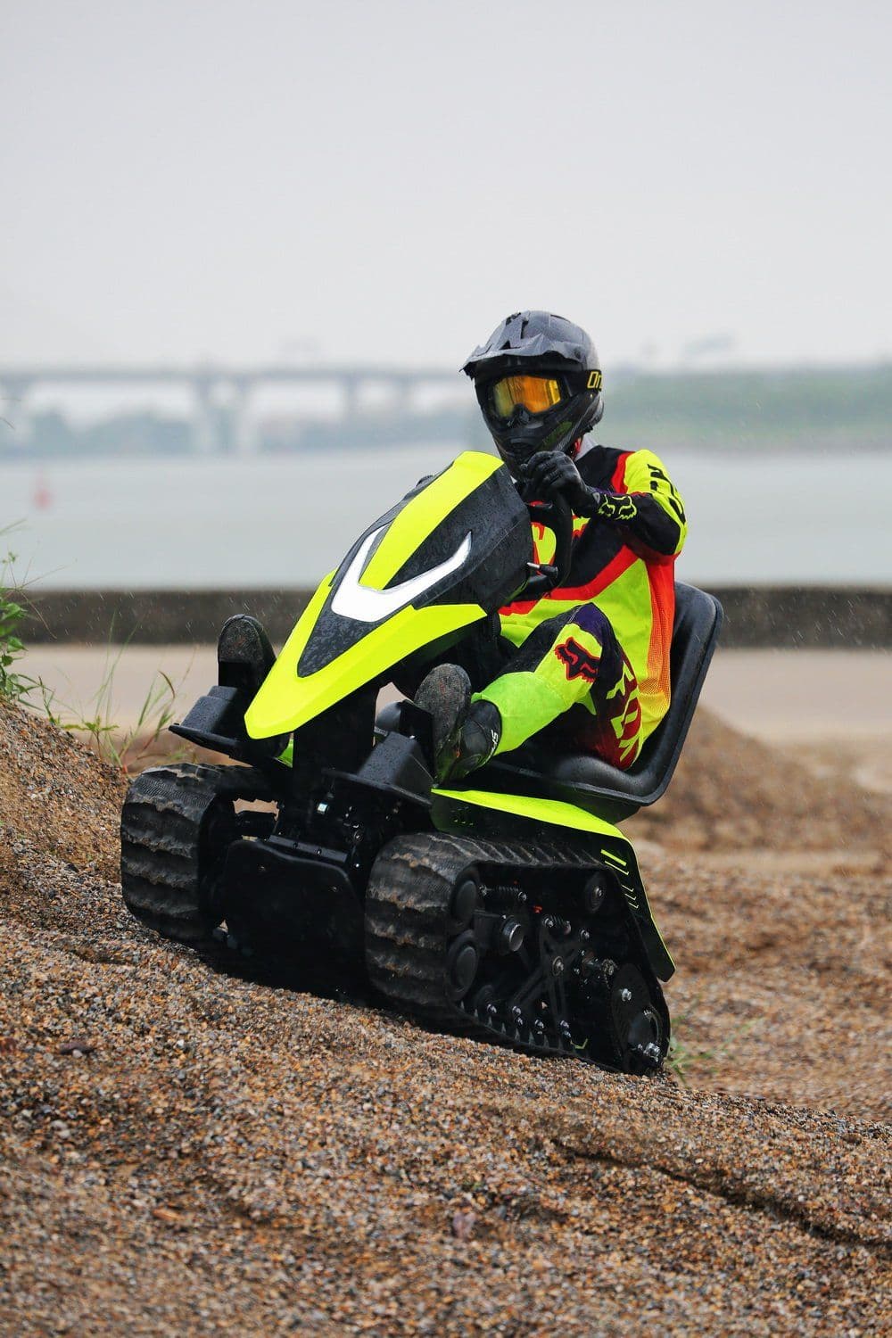 Vincite omnes Terrains: 72V Summus Torque Dual-Track Omnes Propositum IMPOTENTIA Vehiculum